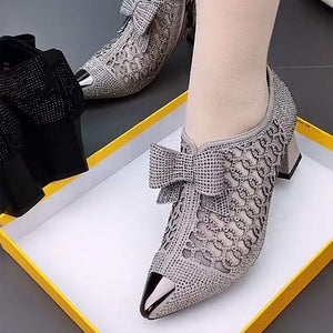 Pantofi eleganti de cristal, cu toc patrat, la moda